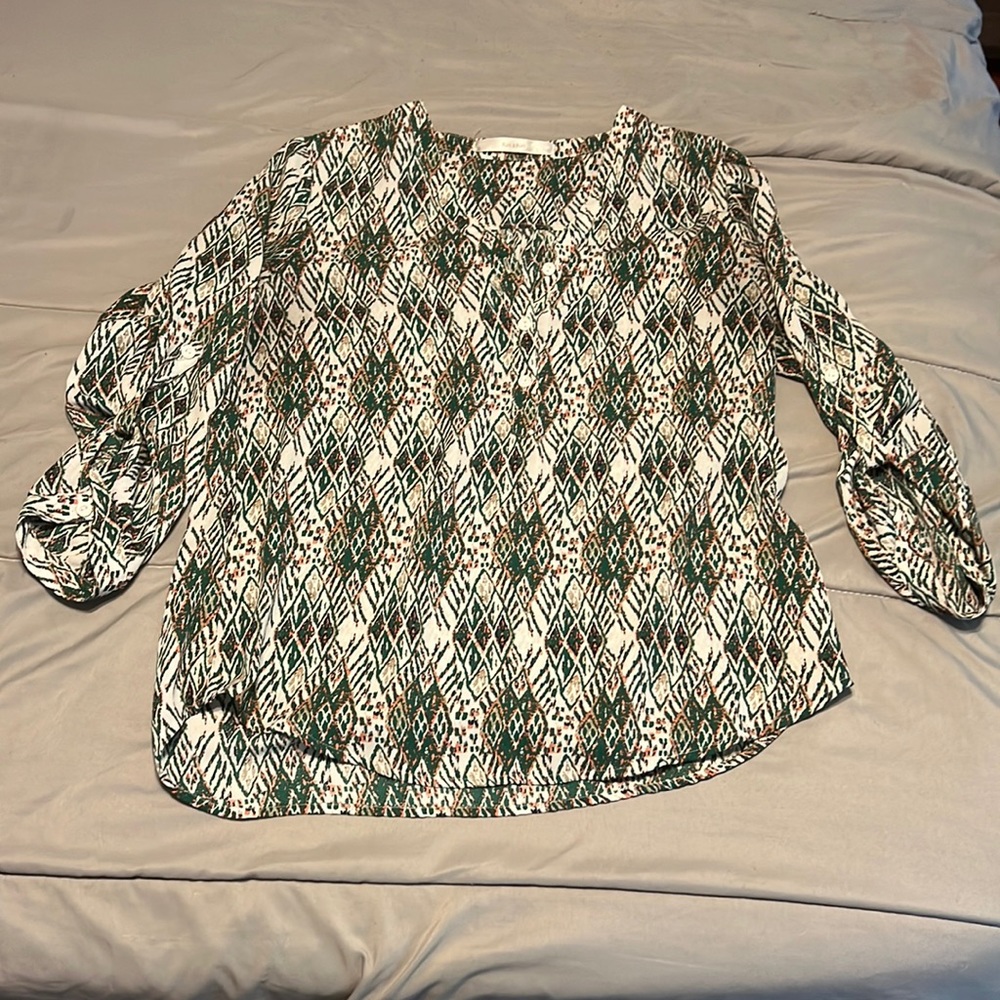 Fun 2 fun top. Large. 3/4 sleeve. V-neck. Tunic